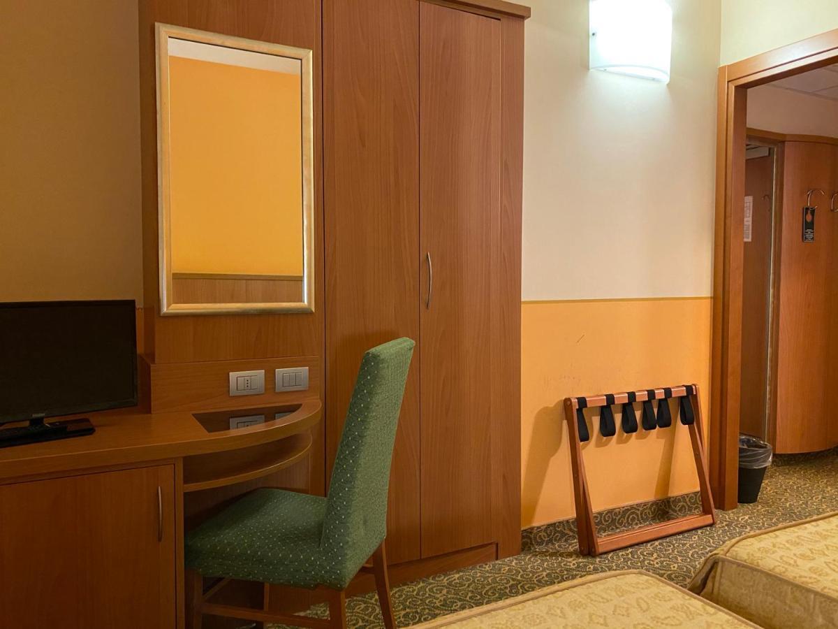 Hotel Kristall Corsico Ngoại thất bức ảnh