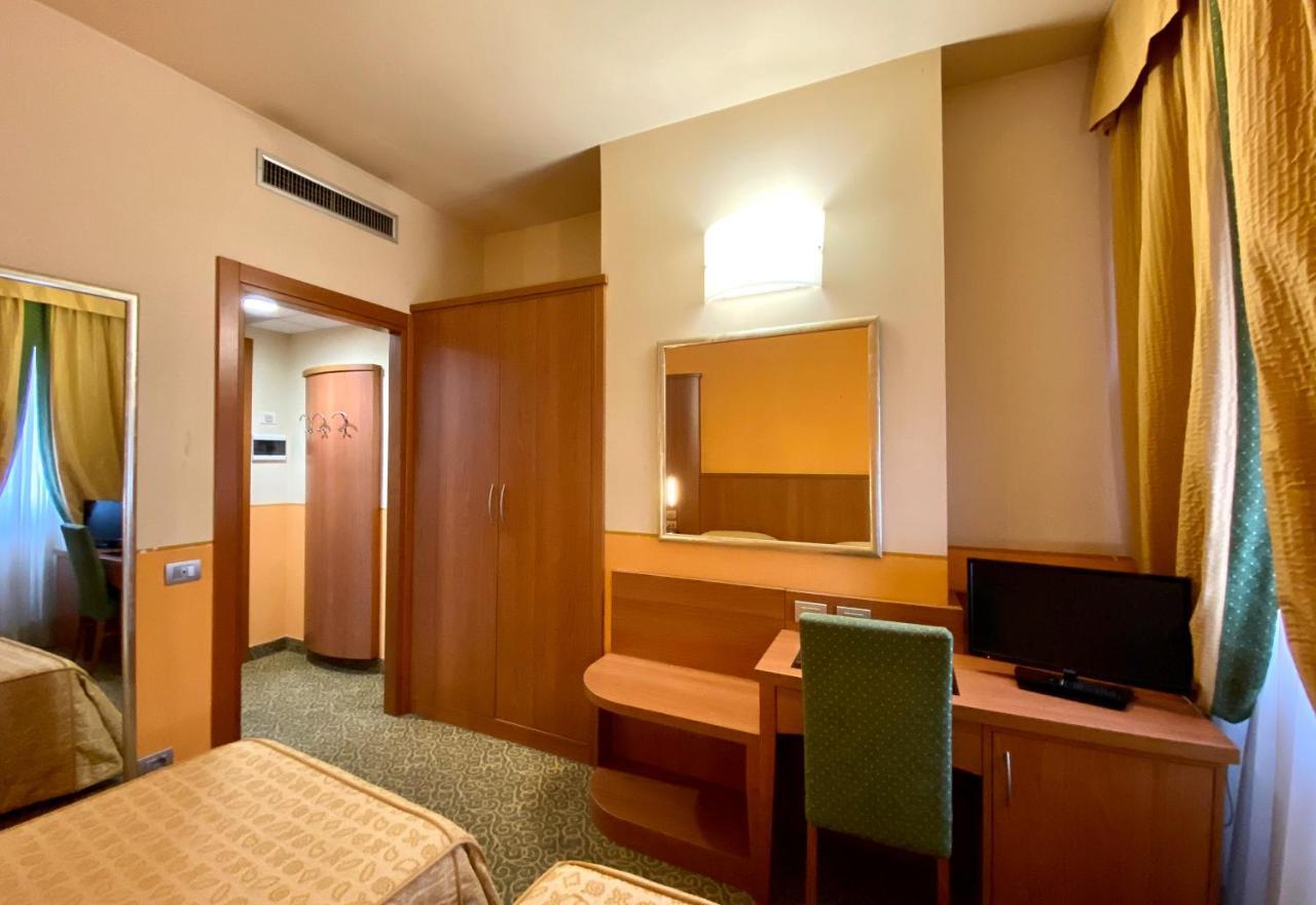 Hotel Kristall Corsico Ngoại thất bức ảnh