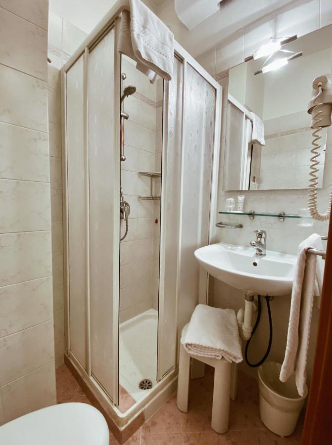 Hotel Kristall Corsico Ngoại thất bức ảnh