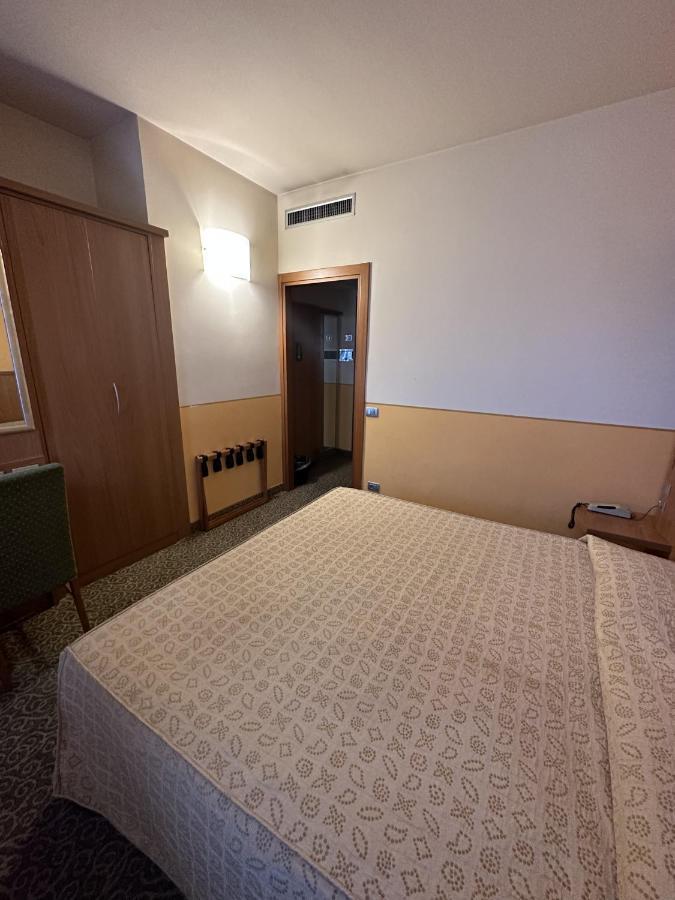 Hotel Kristall Corsico Ngoại thất bức ảnh