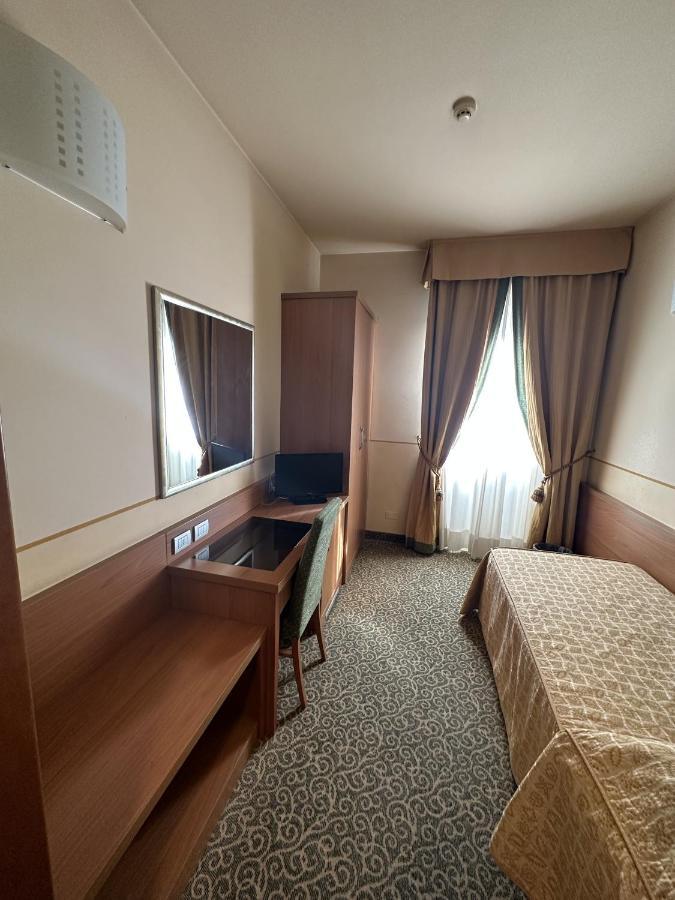 Hotel Kristall Corsico Ngoại thất bức ảnh