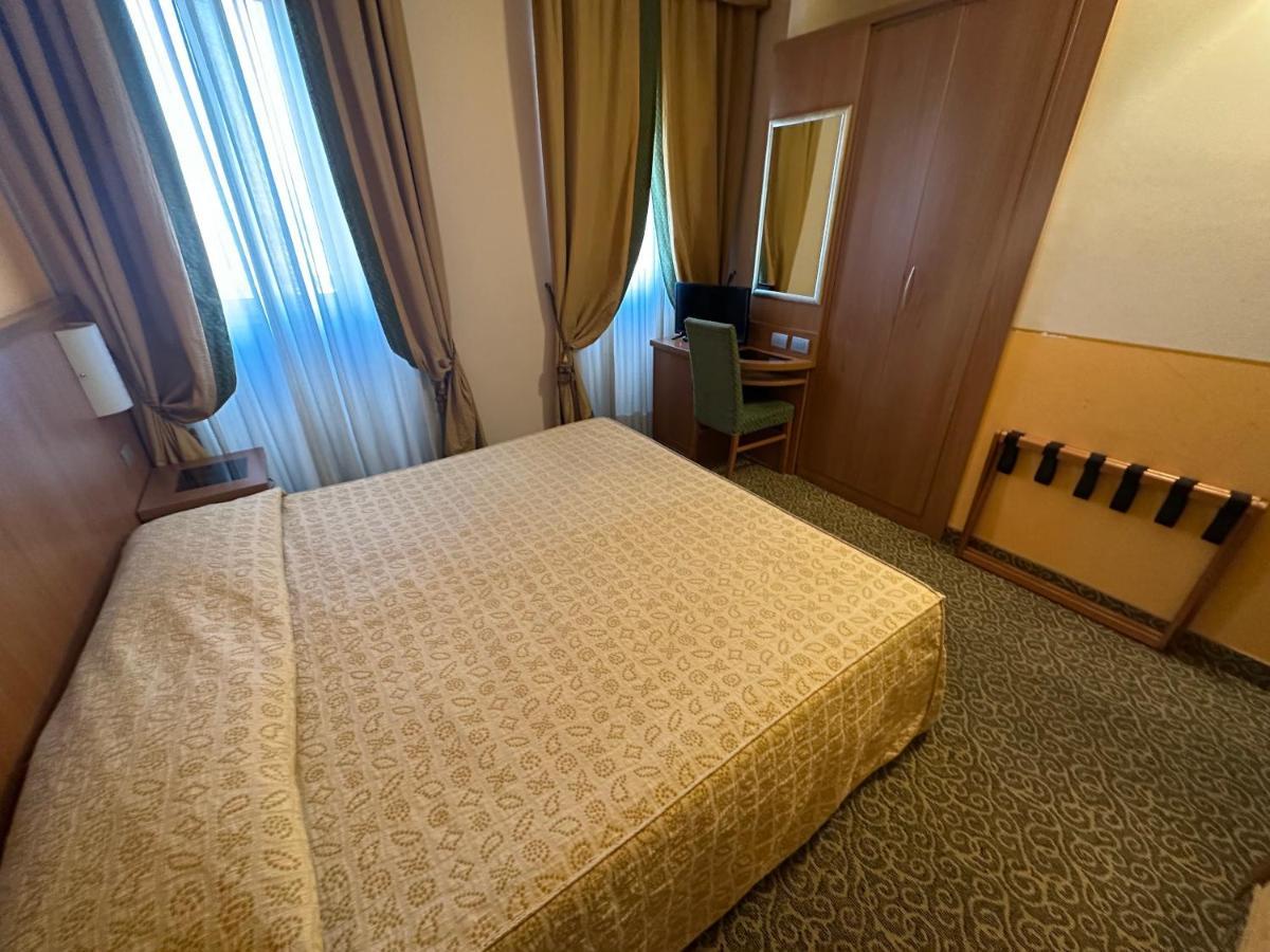 Hotel Kristall Corsico Ngoại thất bức ảnh