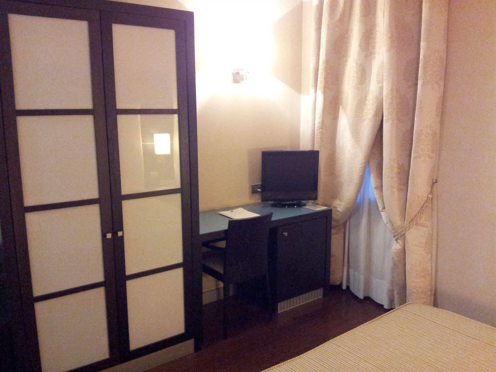 Hotel Kristall Corsico Ngoại thất bức ảnh